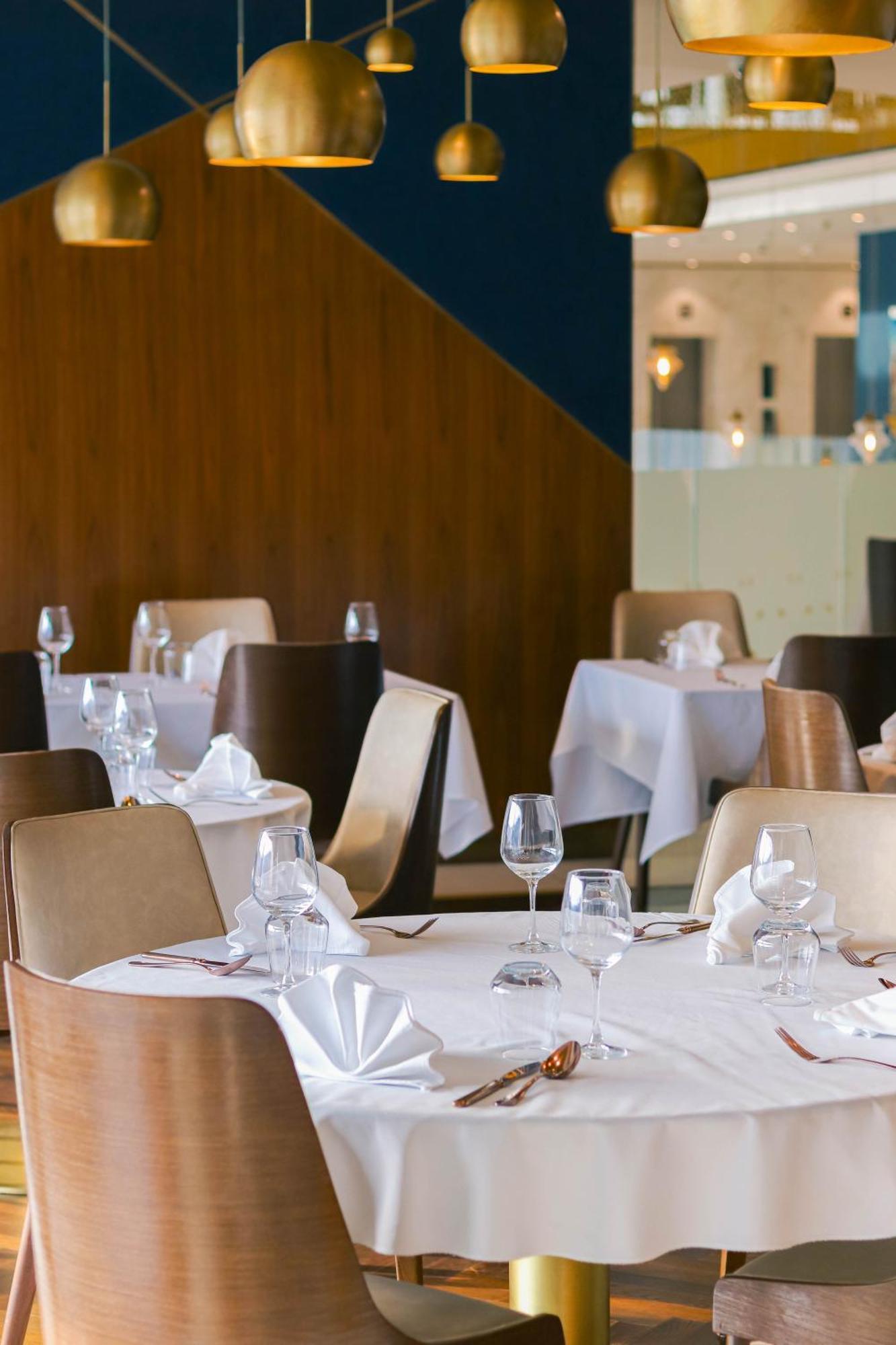 Swissotel SJJ Exterior foto Restaurant interior