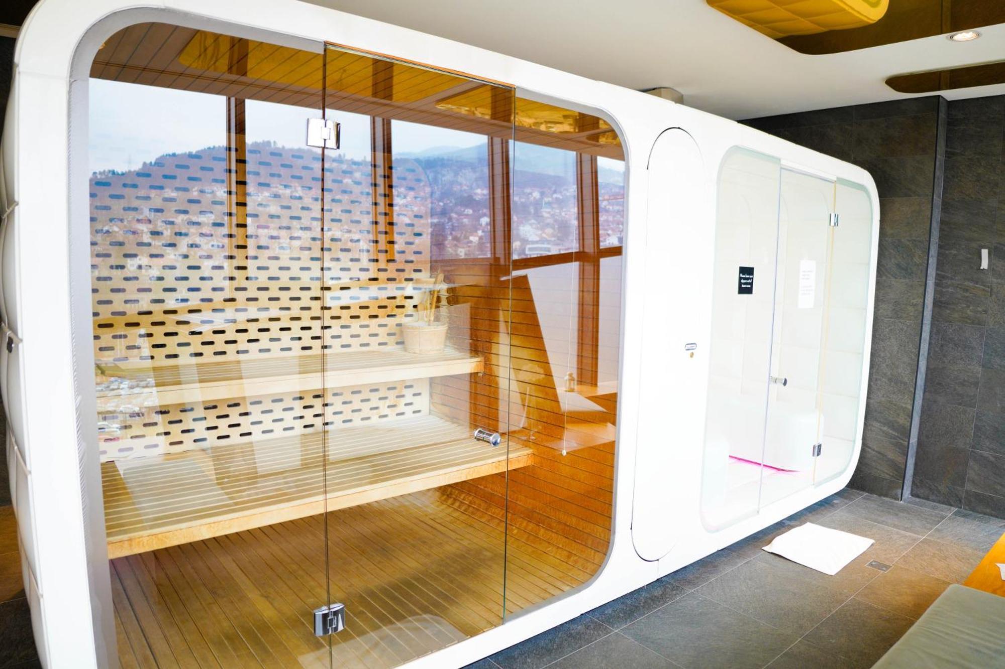 Swissotel SJJ Exterior foto A shower cabin